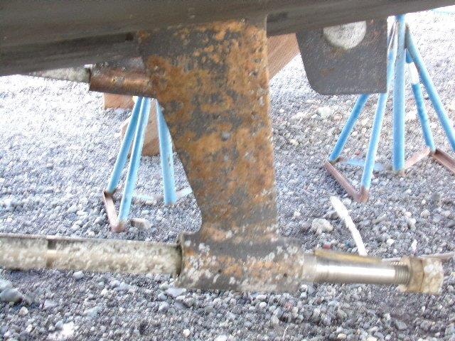 Corroded shaft and rudder assembly inspection on blocked vessel